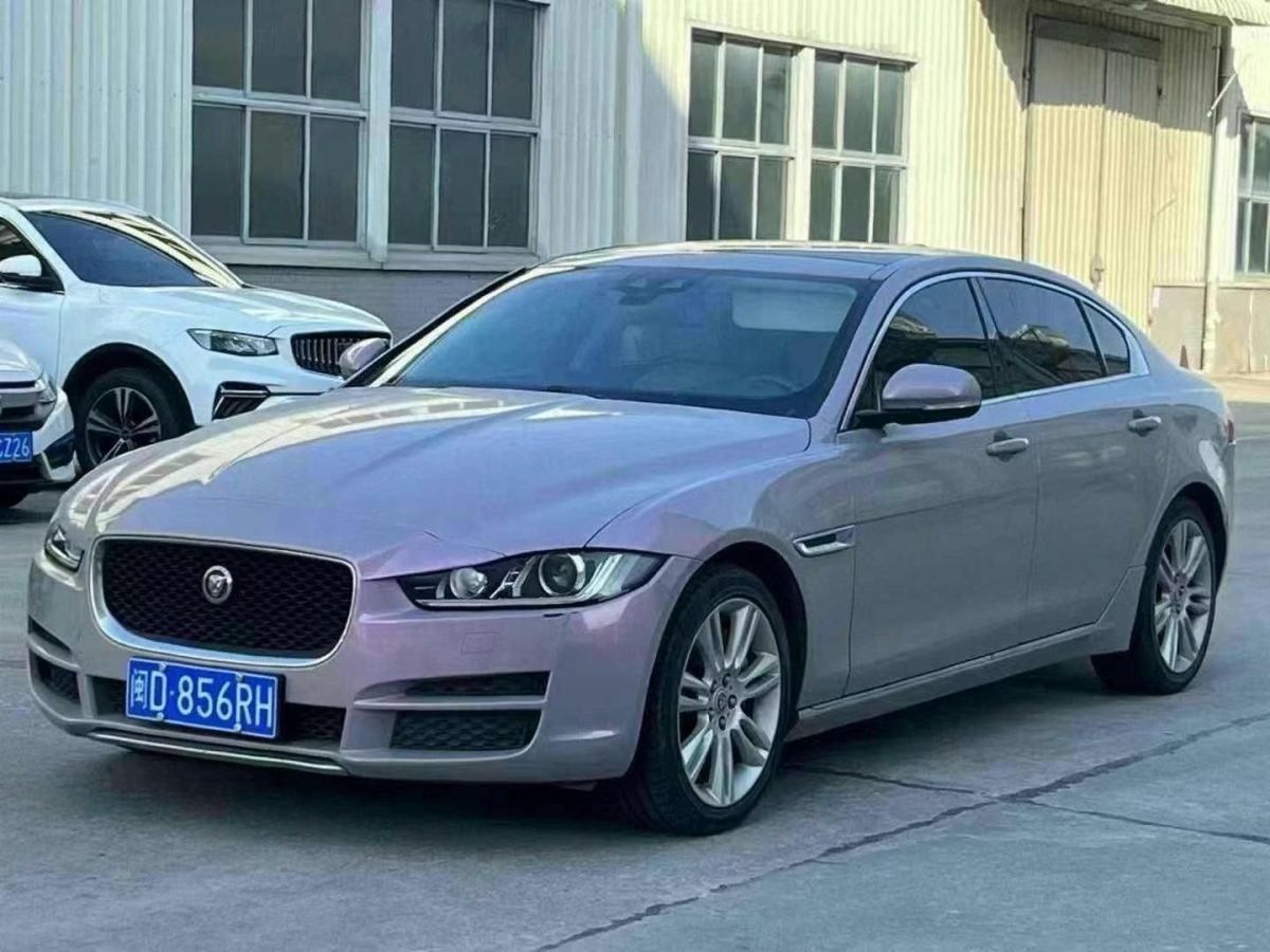 捷豹 XE  2018款 2.0T 200PS 兩驅(qū)R-Sport運(yùn)動(dòng)版圖片