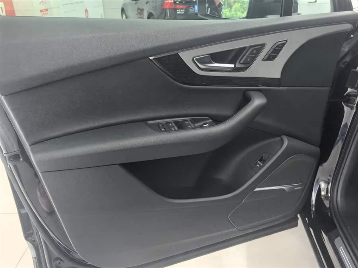 奧迪 奧迪Q7  2018款 45 TFSI S line運(yùn)動(dòng)型圖片
