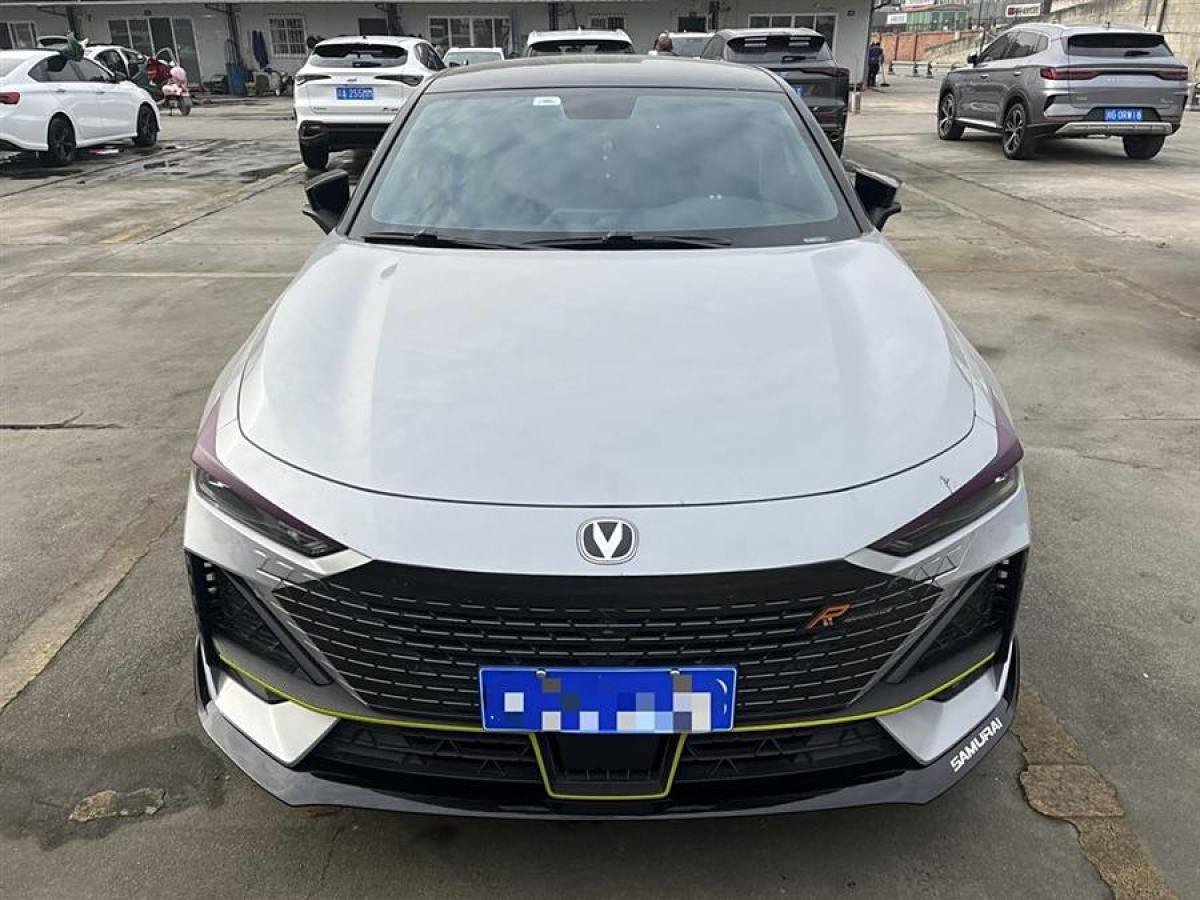 長(zhǎng)安 長(zhǎng)安UNI-V  2022款 1.5T 尊貴型圖片