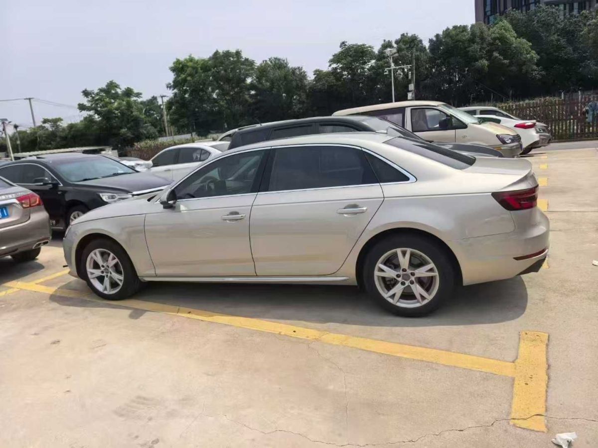 奧迪 奧迪A4L  2018款 30周年年型 30 TFSI 進(jìn)取型圖片