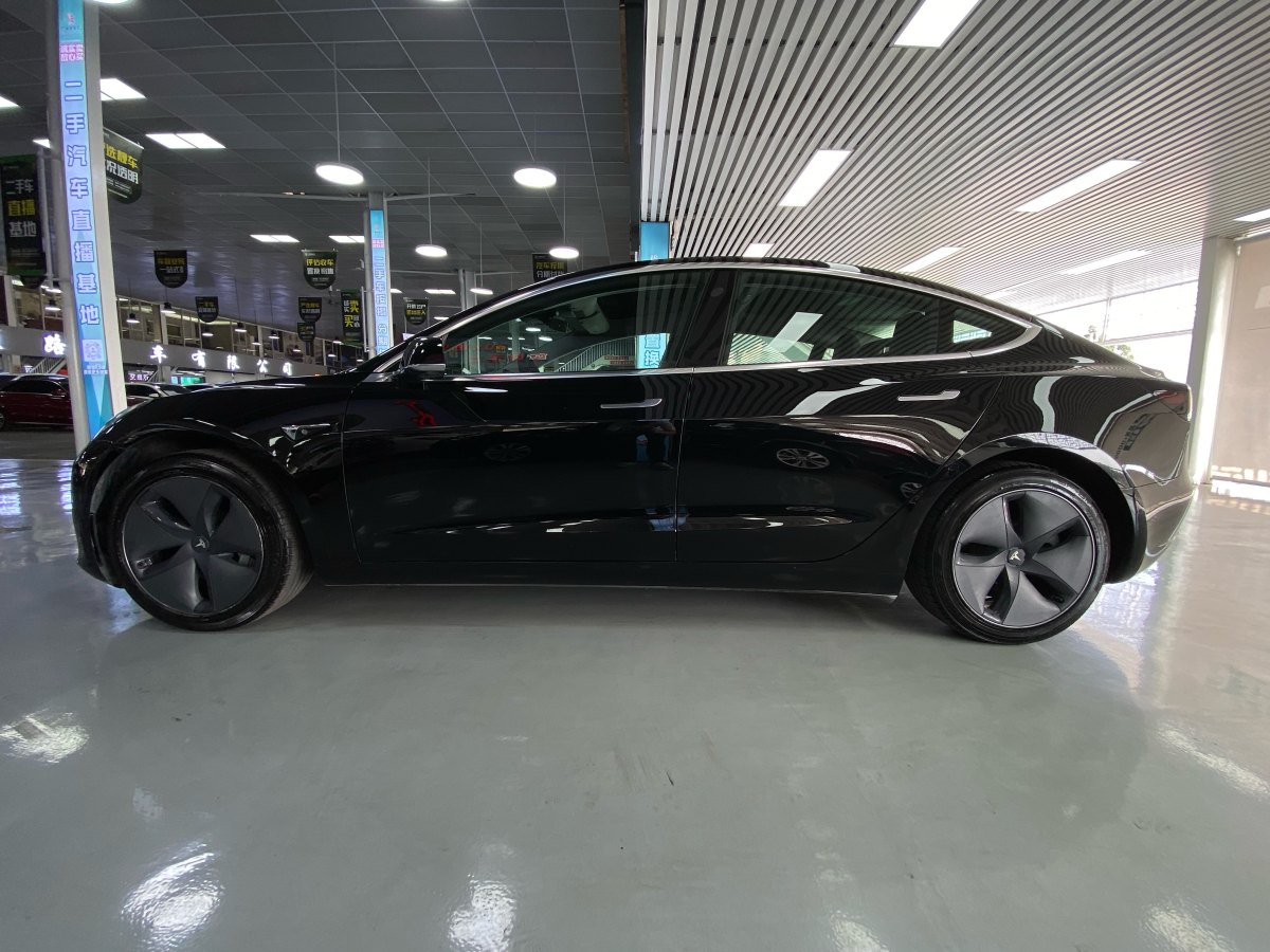 特斯拉 Model 3  2019款 標(biāo)準(zhǔn)續(xù)航后驅(qū)升級(jí)版圖片