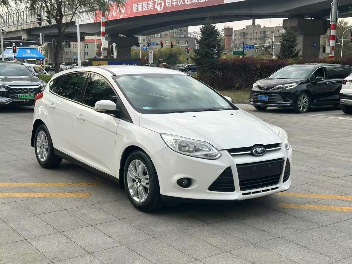 福特 ?？怂? 2013款 三廂經(jīng)典 1.8L 自動基本型圖片