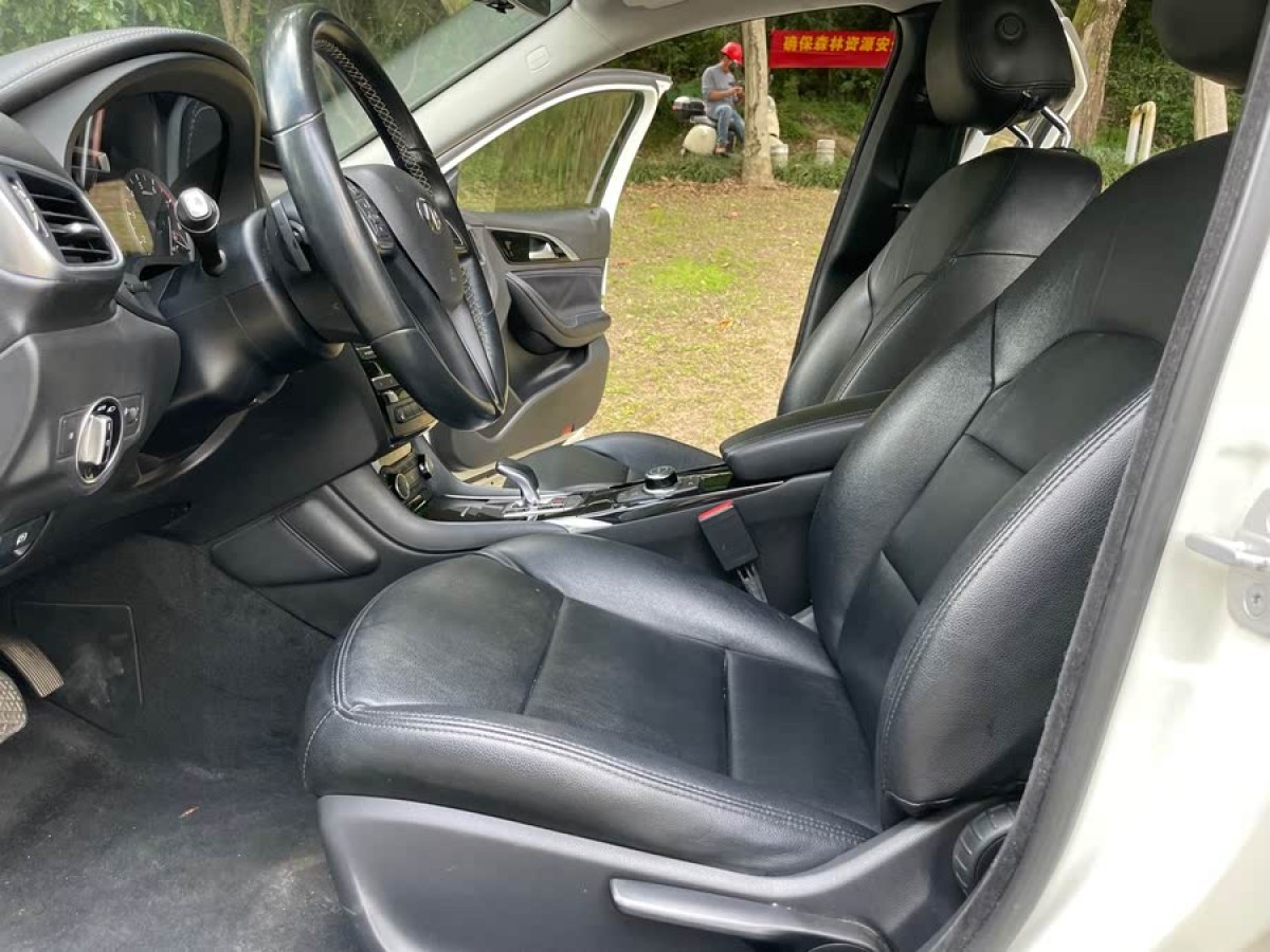 英菲尼迪 QX30  2017款 1.6T 兩驅(qū)時尚版圖片
