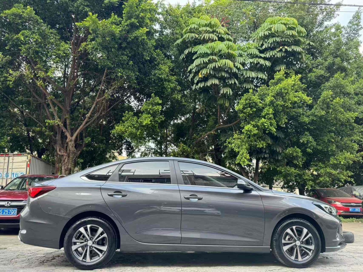 長(zhǎng)安 逸動(dòng)  2020款 PLUS 1.6L GDI 手動(dòng)豪華型圖片