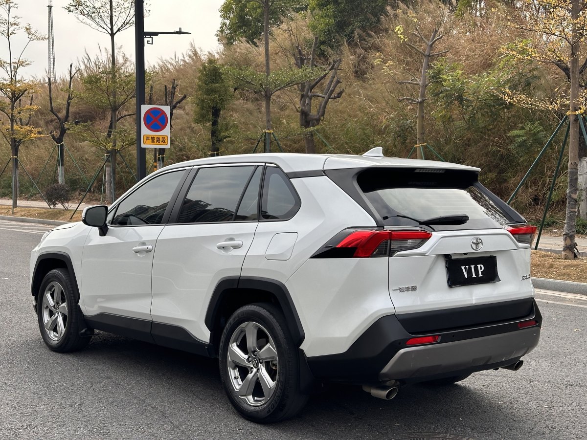 豐田 RAV4  2018款 榮放 2.0L CVT兩驅(qū)風(fēng)尚版圖片