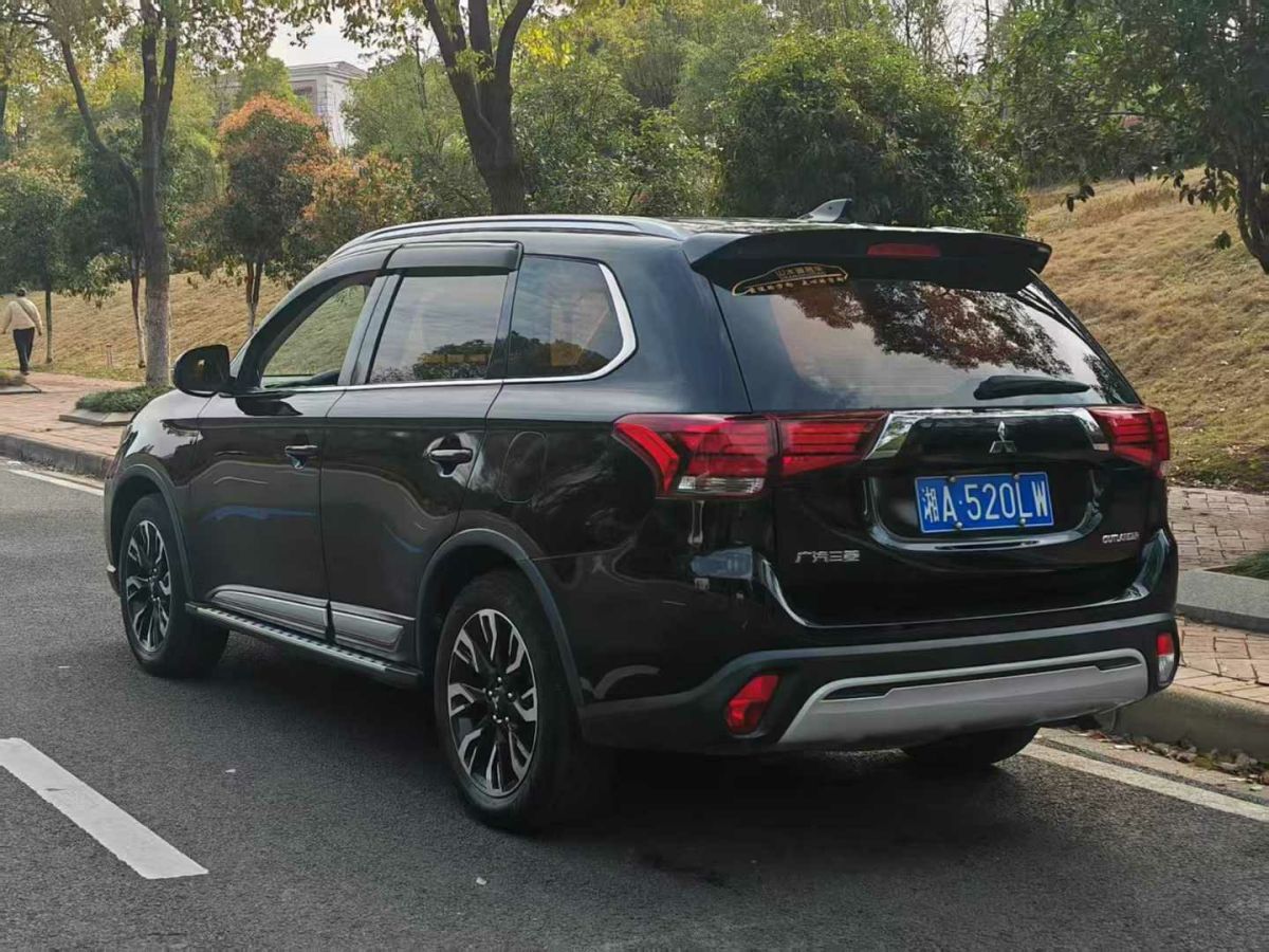 榮威 RX3  2020款  1.6L CVT集成兒童安全座椅超爽版圖片