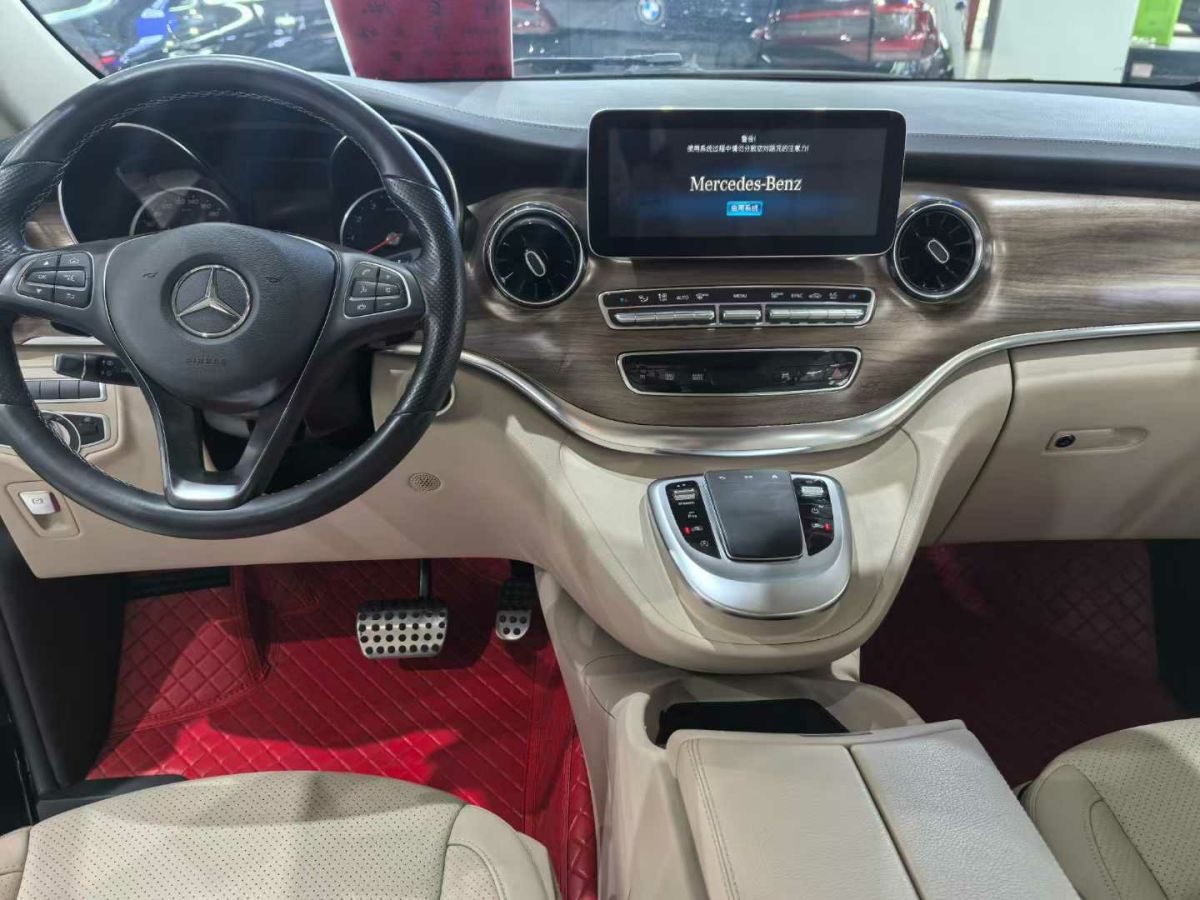 奔馳 V級(jí)  2022款 V 260 L 長(zhǎng)軸距尊貴版圖片