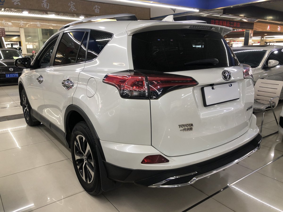 2017年6月豐田 RAV4  2016款 榮放 2.0L CVT兩驅(qū)都市版