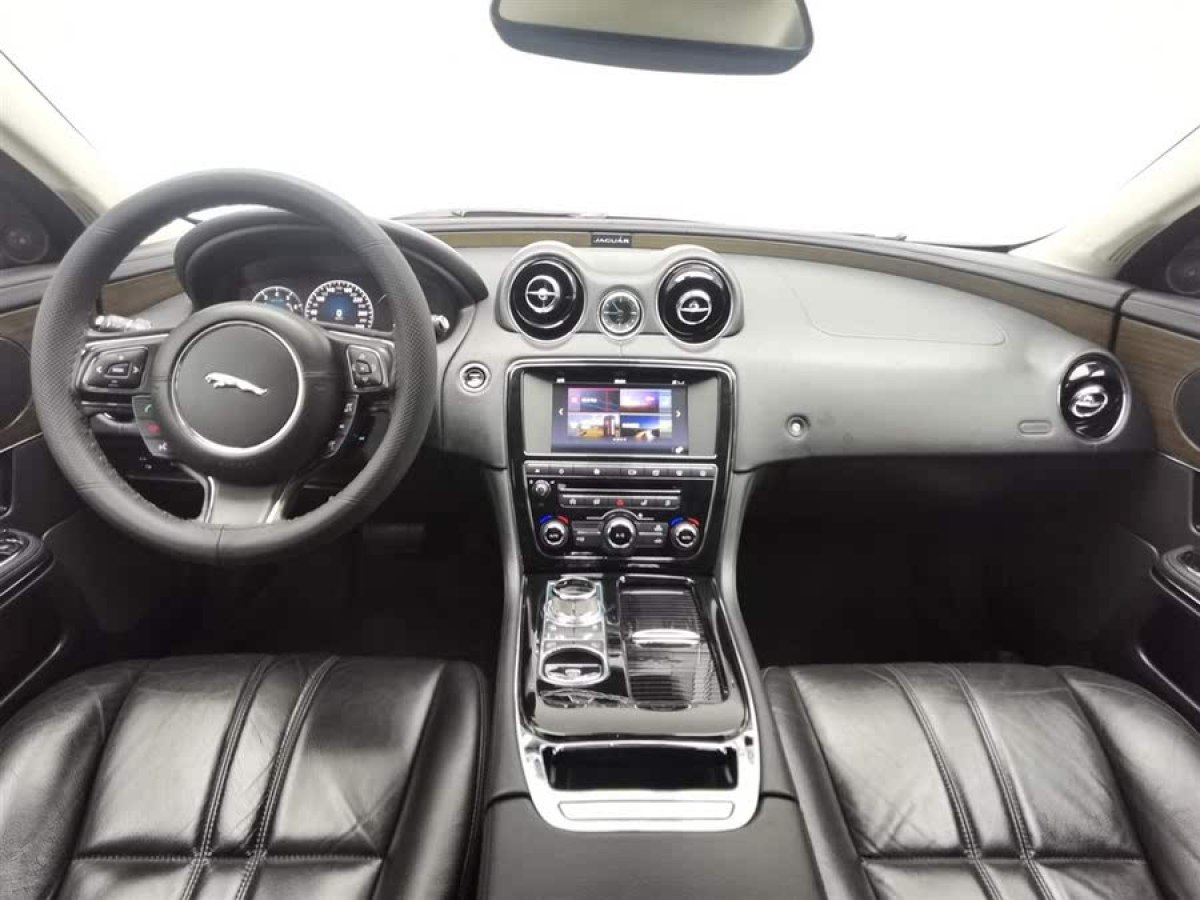 捷豹 XJ  2016款 XJL 3.0 SC 兩驅(qū)典雅商務版圖片