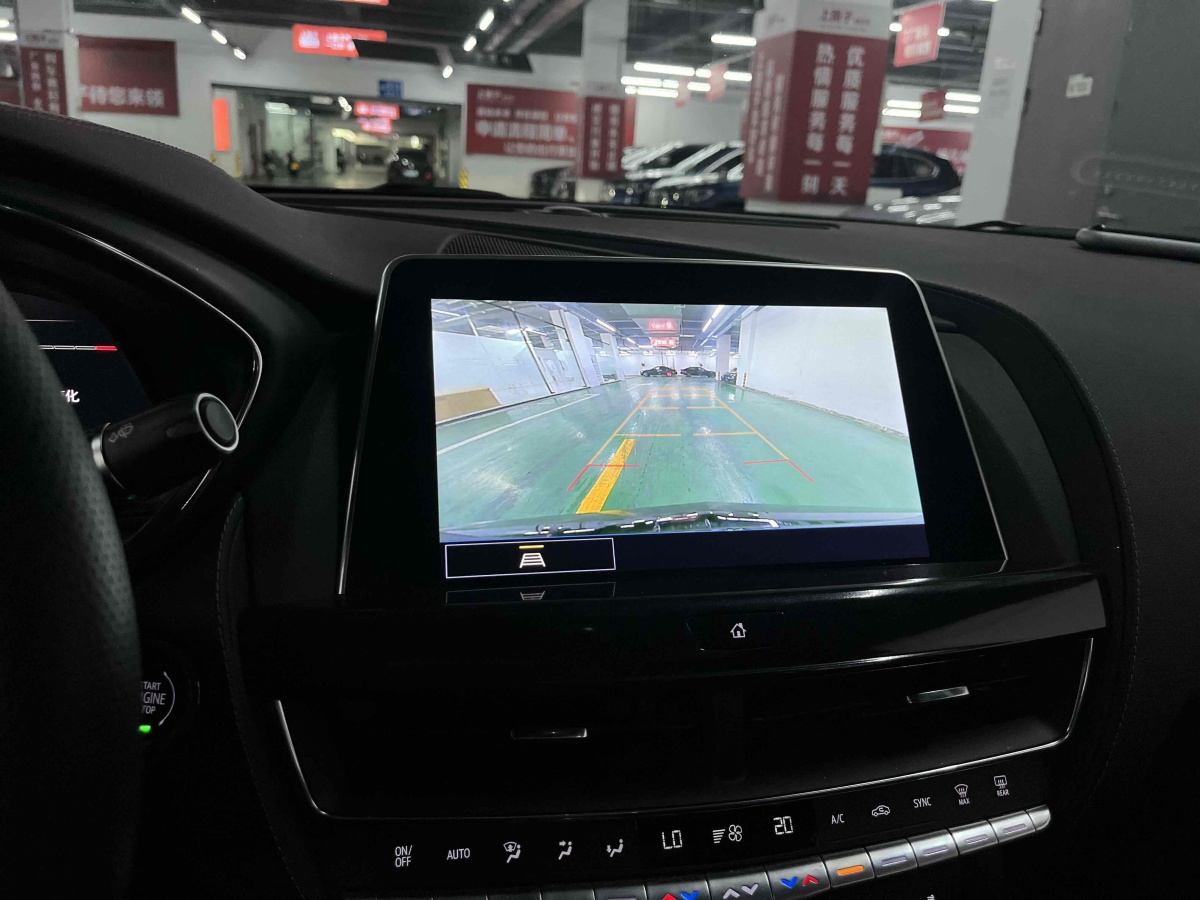 凱迪拉克 CT5  2023款 28T 豪華型（標(biāo)準(zhǔn)版）圖片