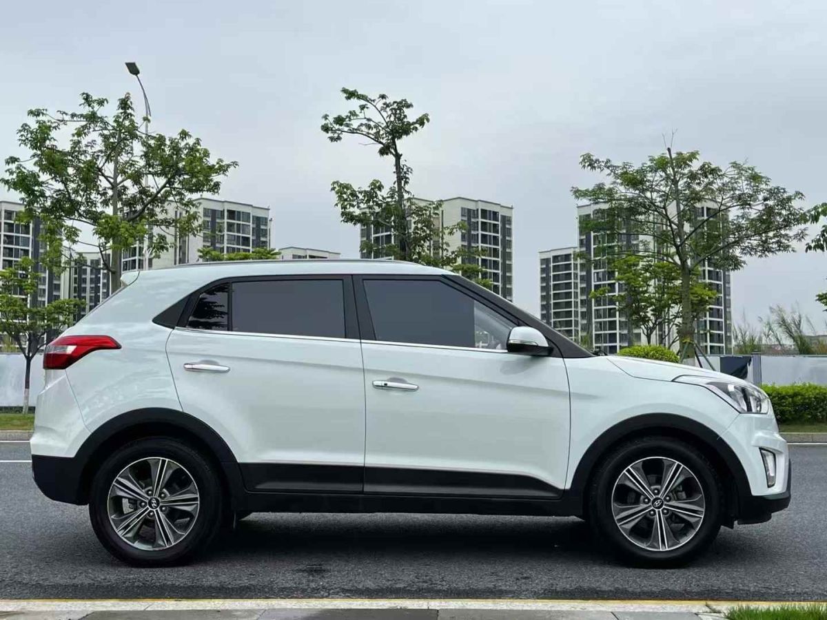 現(xiàn)代 ix25  2015款 1.6L 自動兩驅(qū)智能型GLS圖片