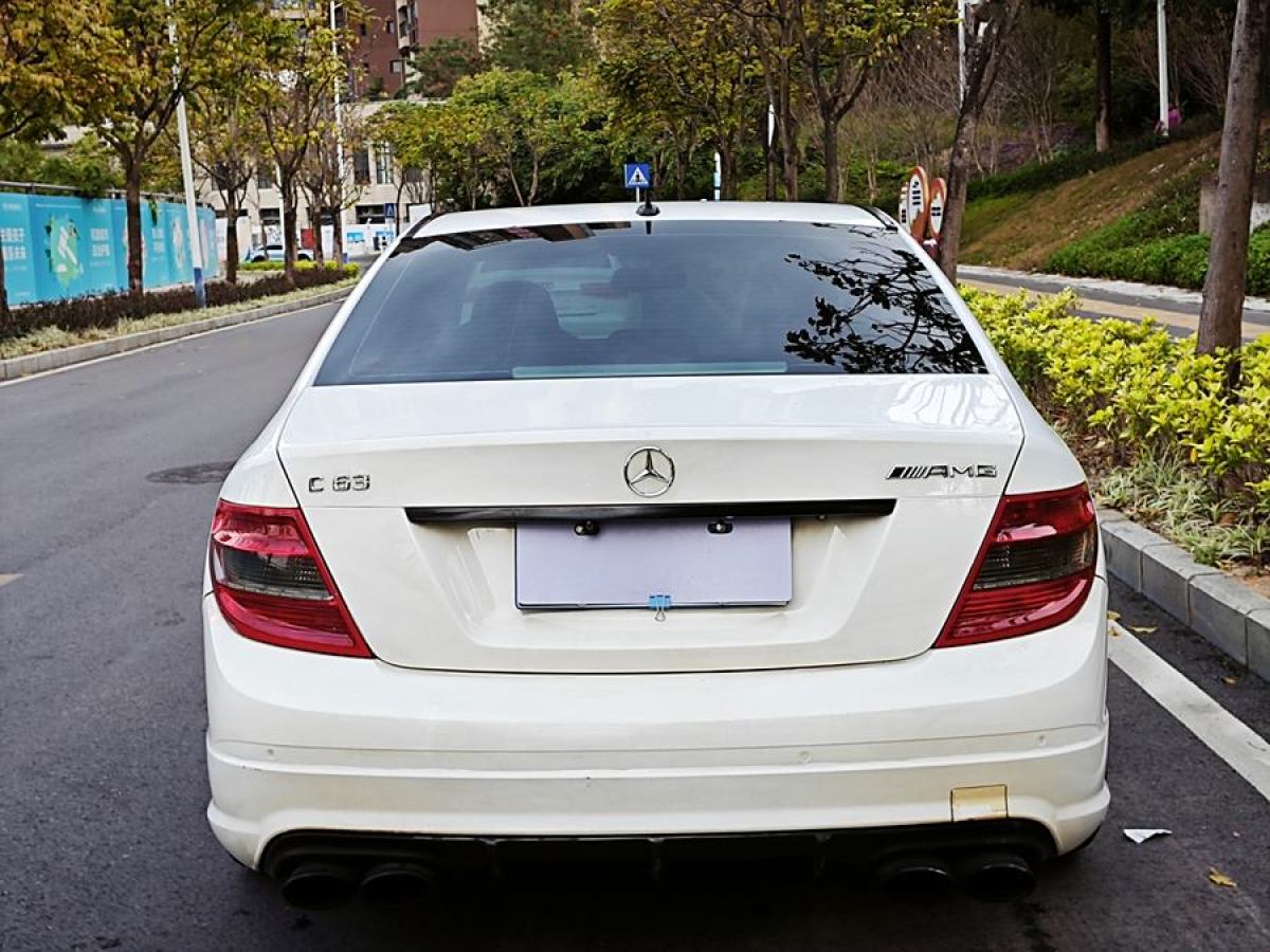 2011年8月奔馳 奔馳C級(jí)AMG  2010款 AMG C 63 高性能版