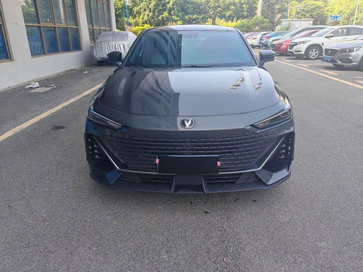 長(zhǎng)安 長(zhǎng)安UNI-V  2022款 1.5T 尊貴型圖片