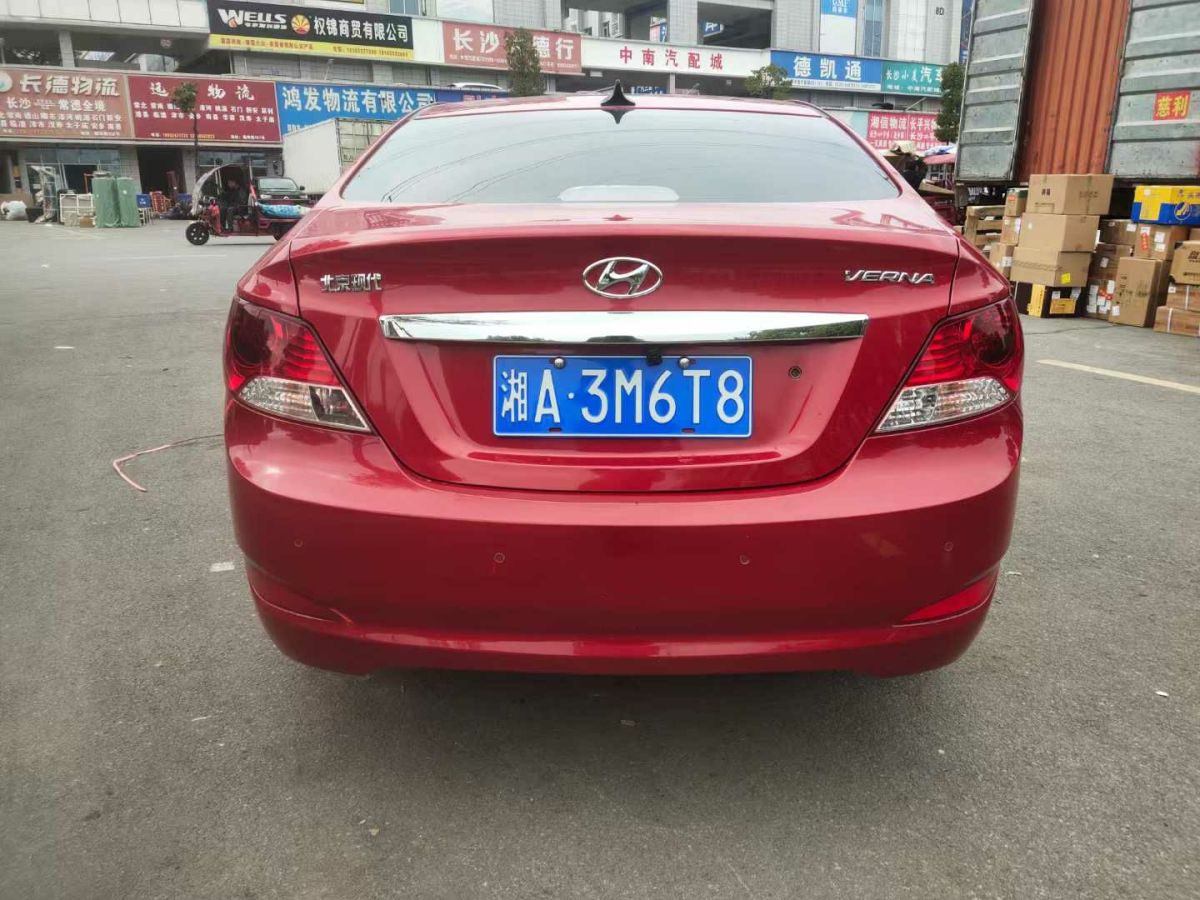 現(xiàn)代 瑞納  2013款 三廂 1.4L 自動標準型GL圖片