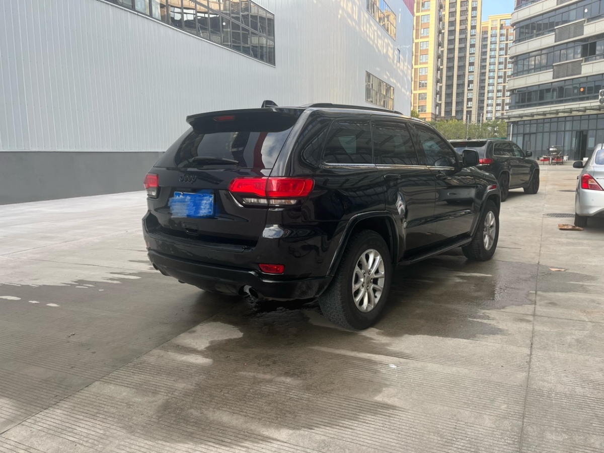 Jeep 大切諾基  2015款 3.0TD 柴油 精英導(dǎo)航版圖片