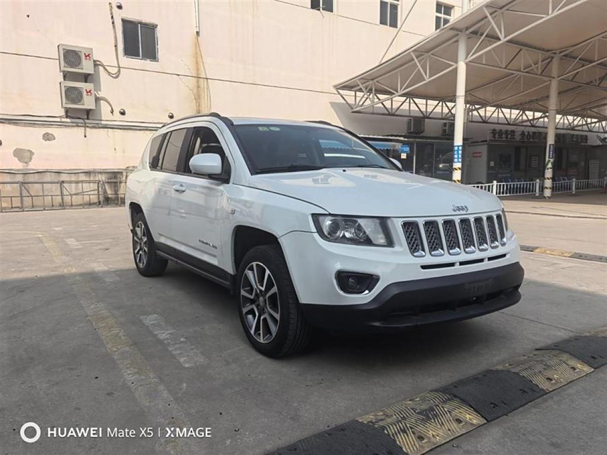 Jeep 指南者  2014款 改款 2.4L 四驅(qū)豪華導(dǎo)航版圖片