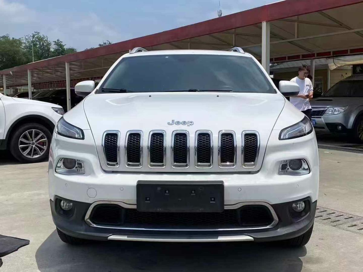 Jeep 自由光  2016款 2.0L 優(yōu)越版圖片