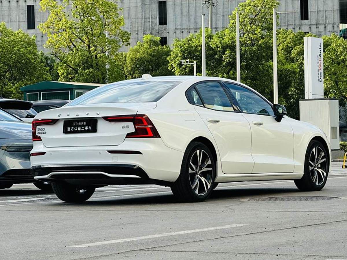 沃爾沃 S60L  2024款 B5 智雅運(yùn)動(dòng)版圖片