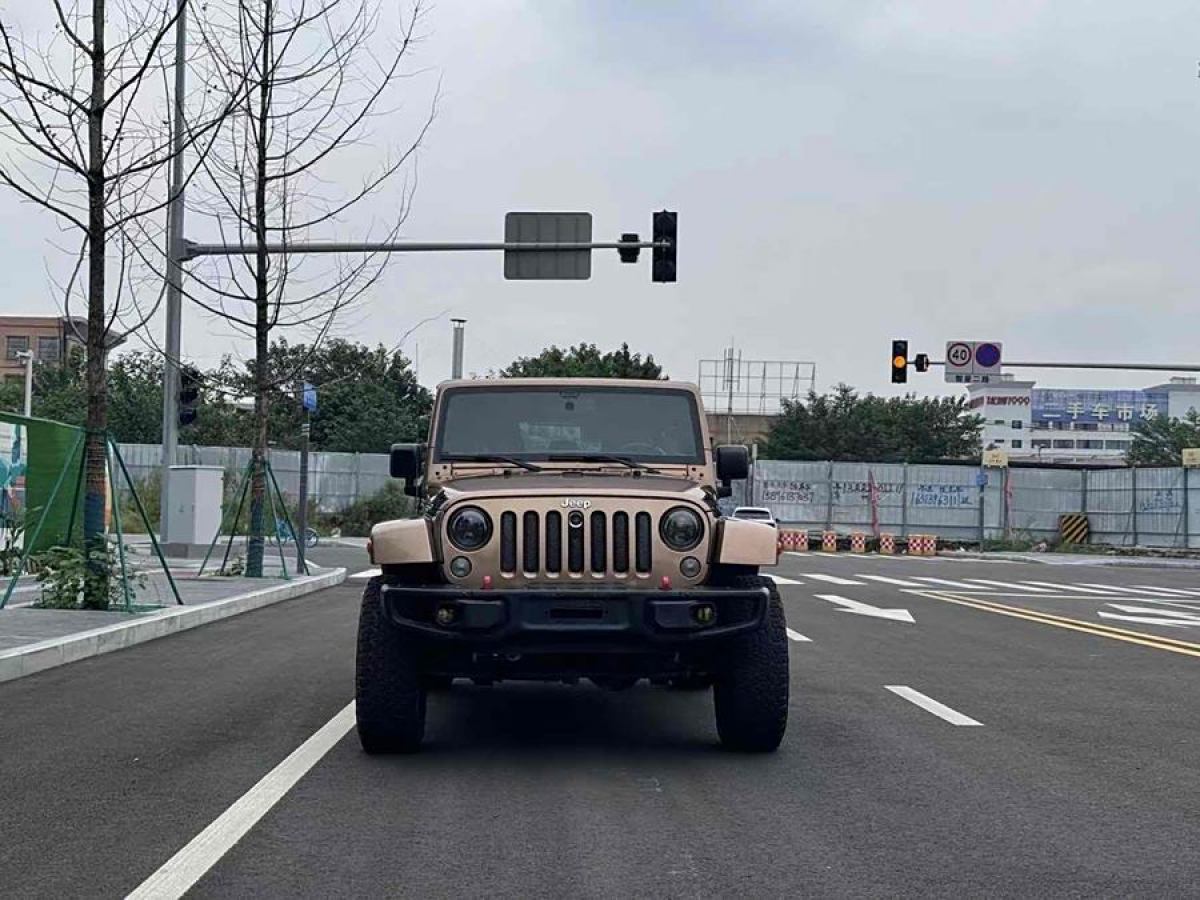 Jeep 牧馬人  2015款 3.0L Sahara 四門舒享版圖片