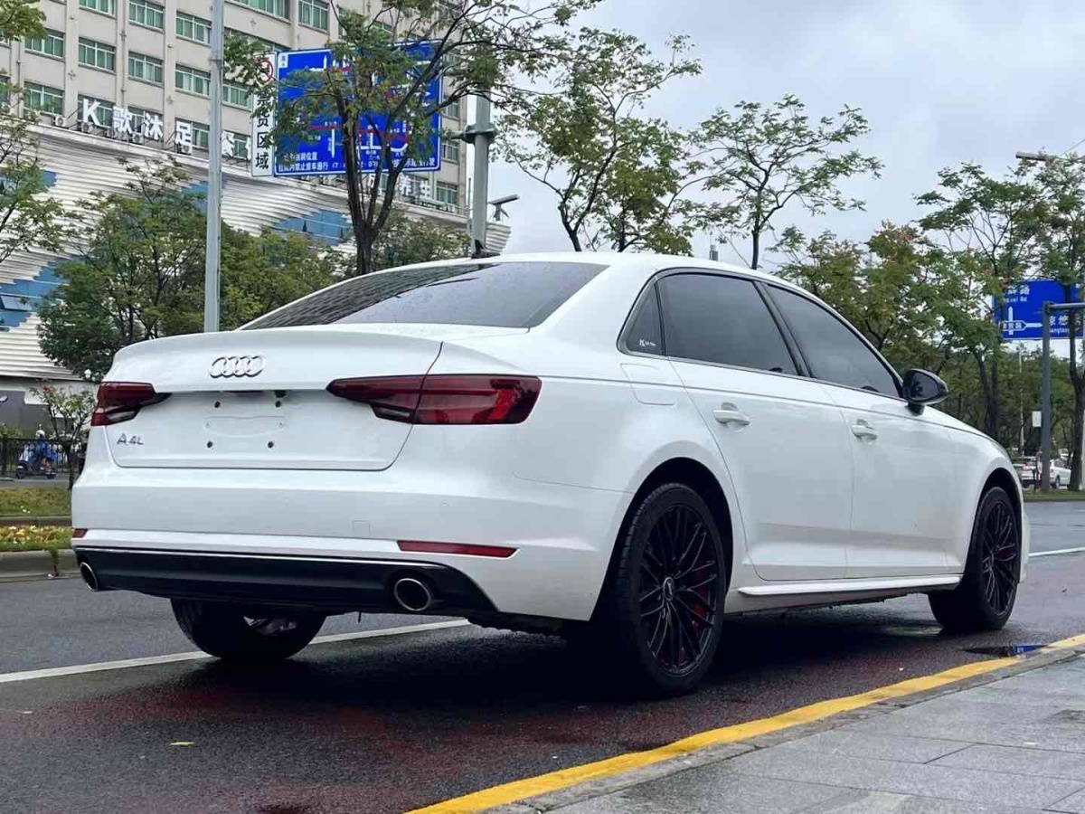 2018年4月奧迪 奧迪A4L  2018款 30周年年型 40 TFSI 進取型