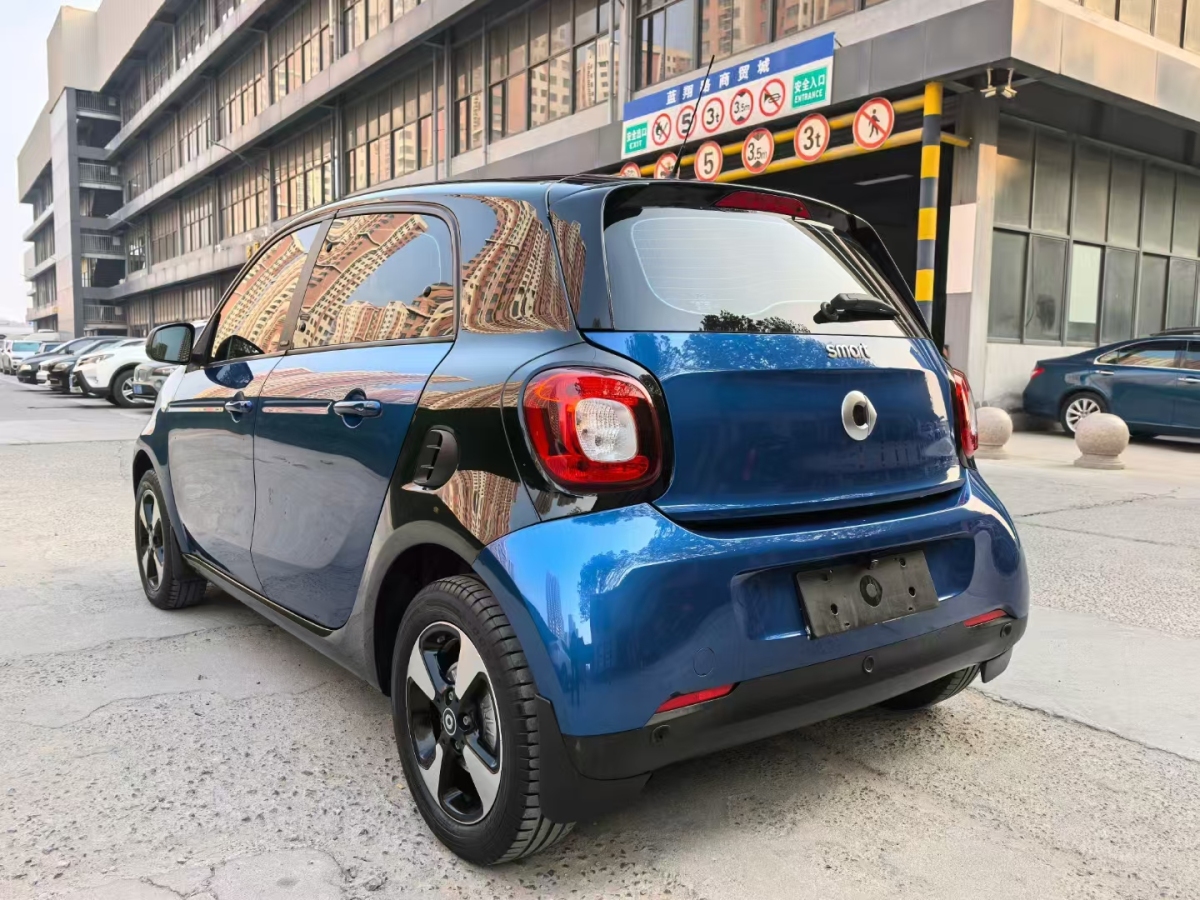 smart forfour  2018款 1.0L 52千瓦激情版圖片