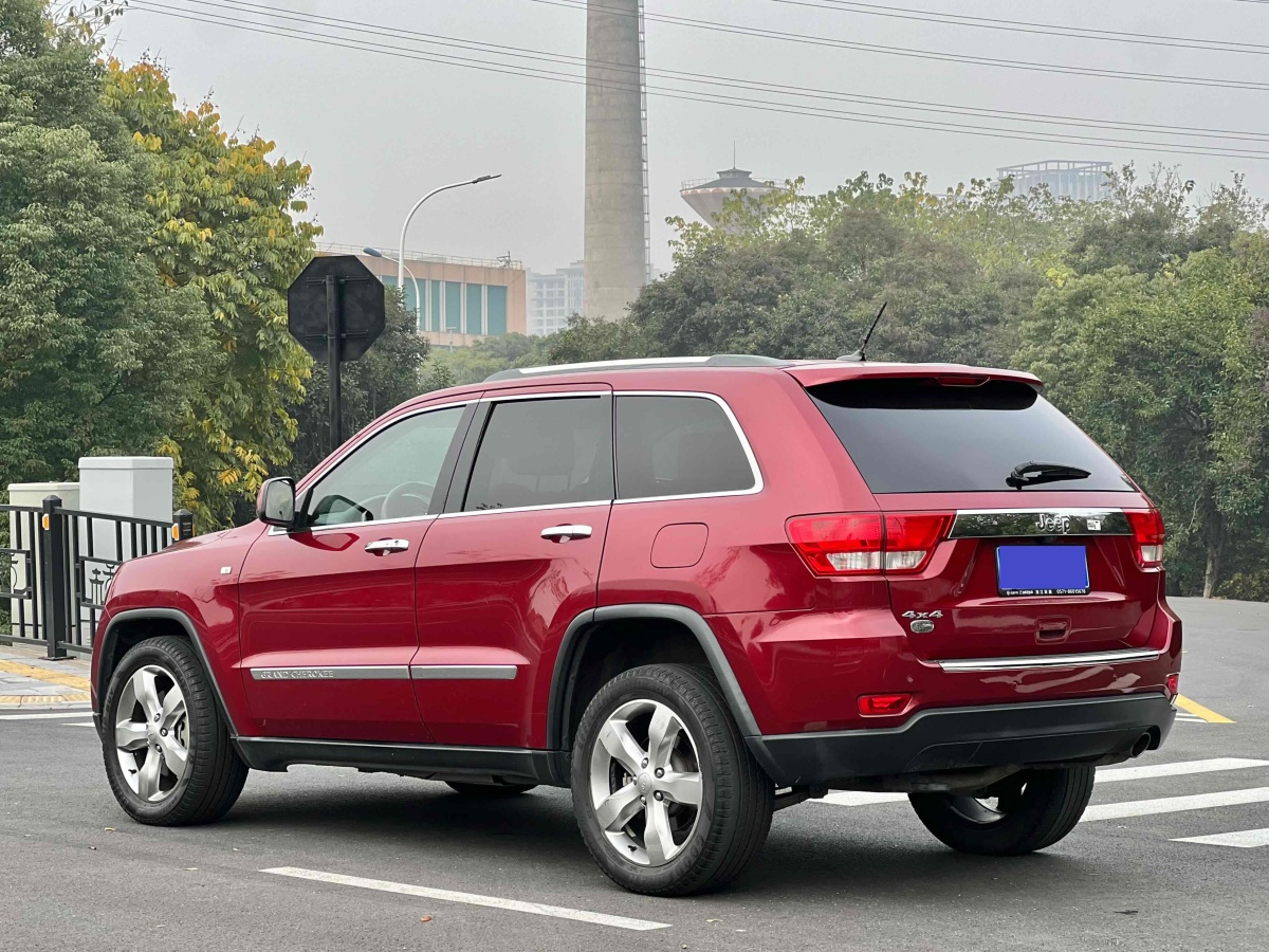 Jeep 大切諾基  2011款 改款 3.6L 旗艦導(dǎo)航版圖片