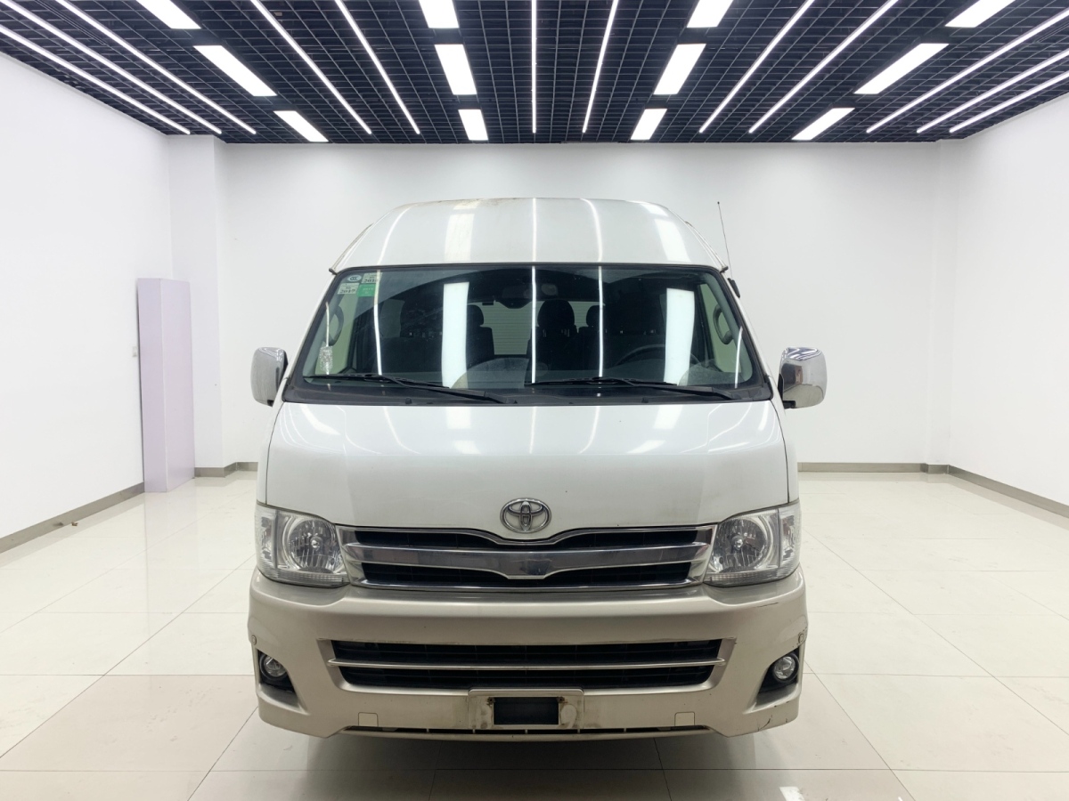 2012年5月豐田 HIACE  2011款 2.7L自動標(biāo)準(zhǔn)版13座