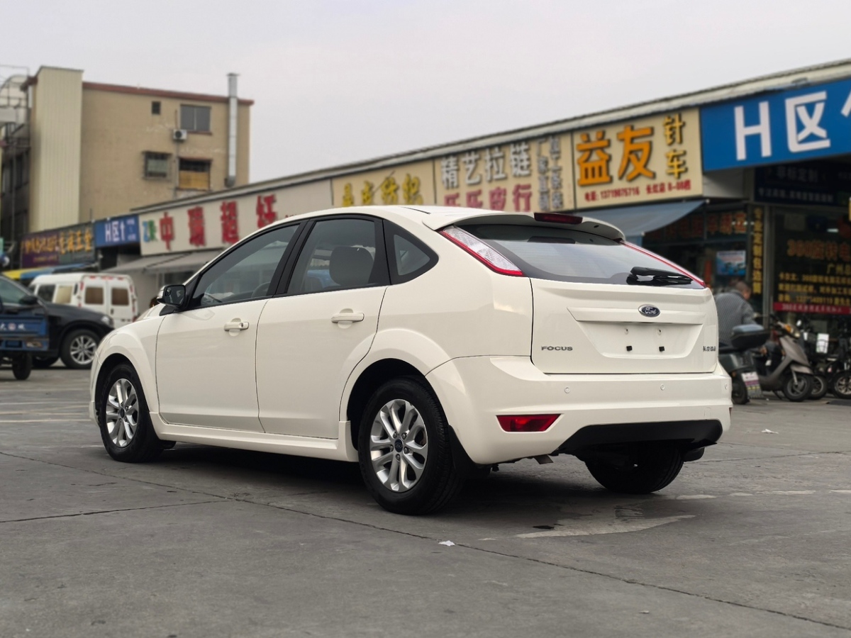 福特 ?？怂? 2013款 兩廂經典 1.8L 手動基本型圖片