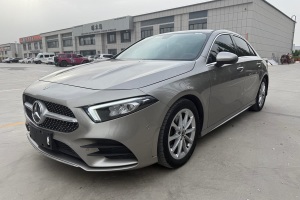 奔馳A級(jí) 奔馳 改款 A 200 L 運(yùn)動(dòng)轎車動(dòng)感型