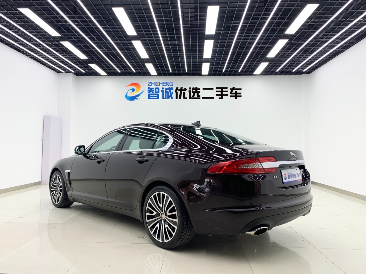 捷豹 XF  2015款 XF 2.0T 豪華版圖片