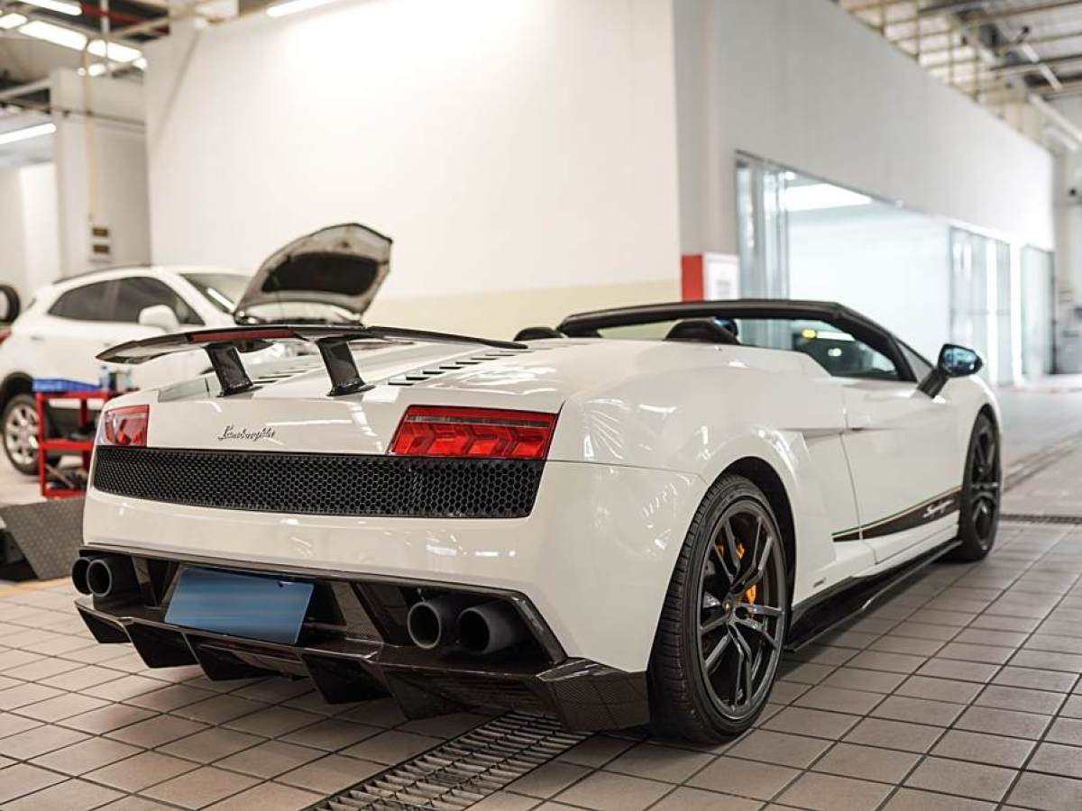 2013年7月蘭博基尼 Gallardo  2011款 LP 570-4 Spyder Performante