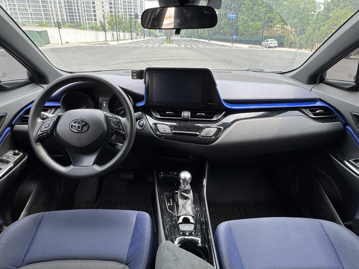 豐田 C-HR  2018款 2.0L 領(lǐng)先版 國V圖片