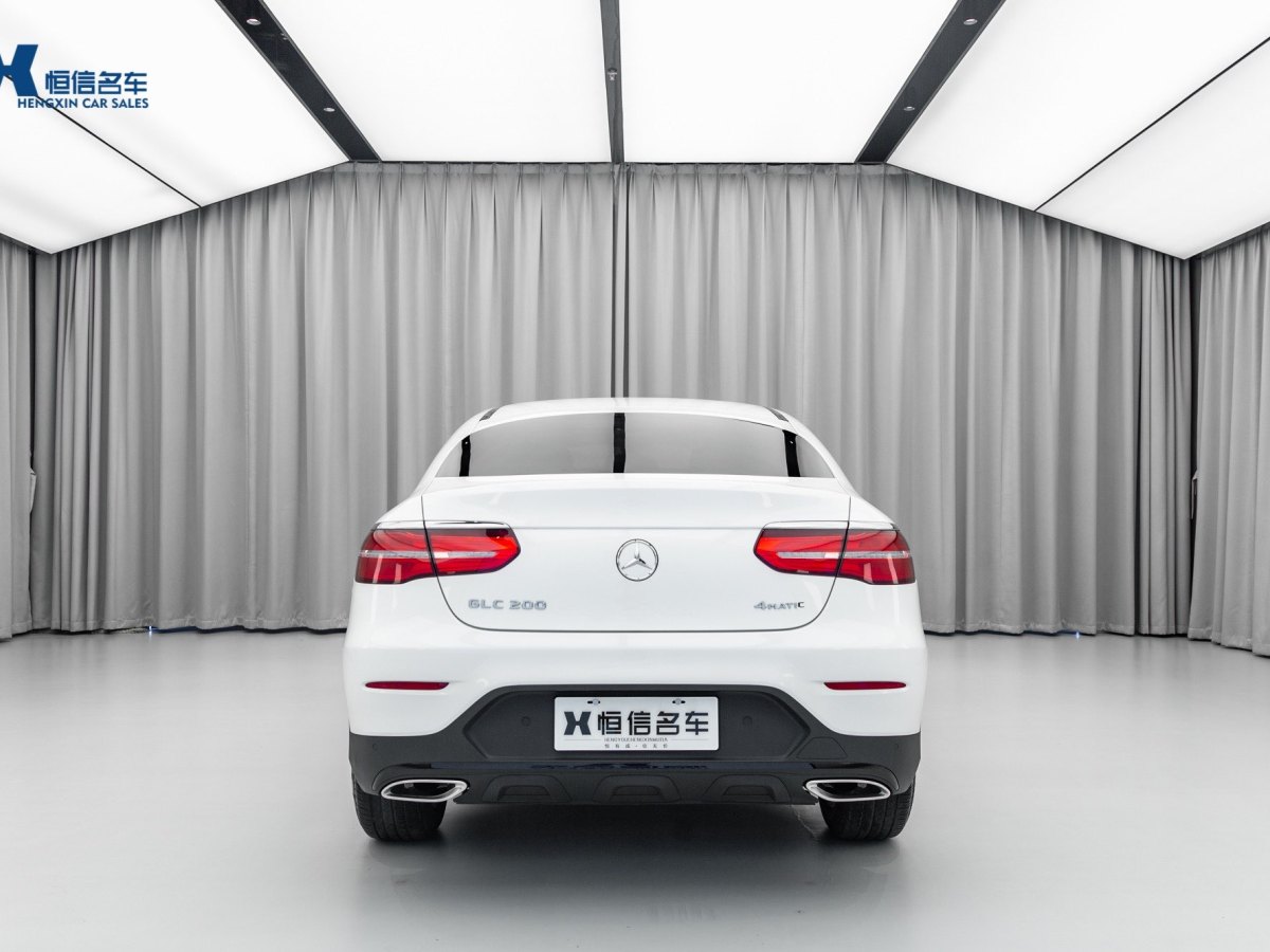 2019年1月奔馳 奔馳GLC  2023款 GLC 300 4MATIC 轎跑SUV