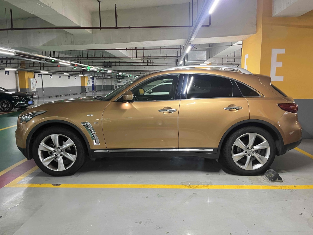 英菲尼迪 QX70  2013款 3.7L 標(biāo)準(zhǔn)版圖片