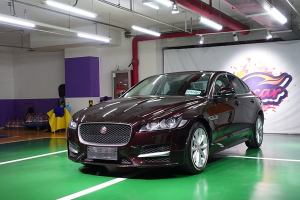 XF 捷豹 XF 2.0T 兩驅(qū)R-Sport運(yùn)動版