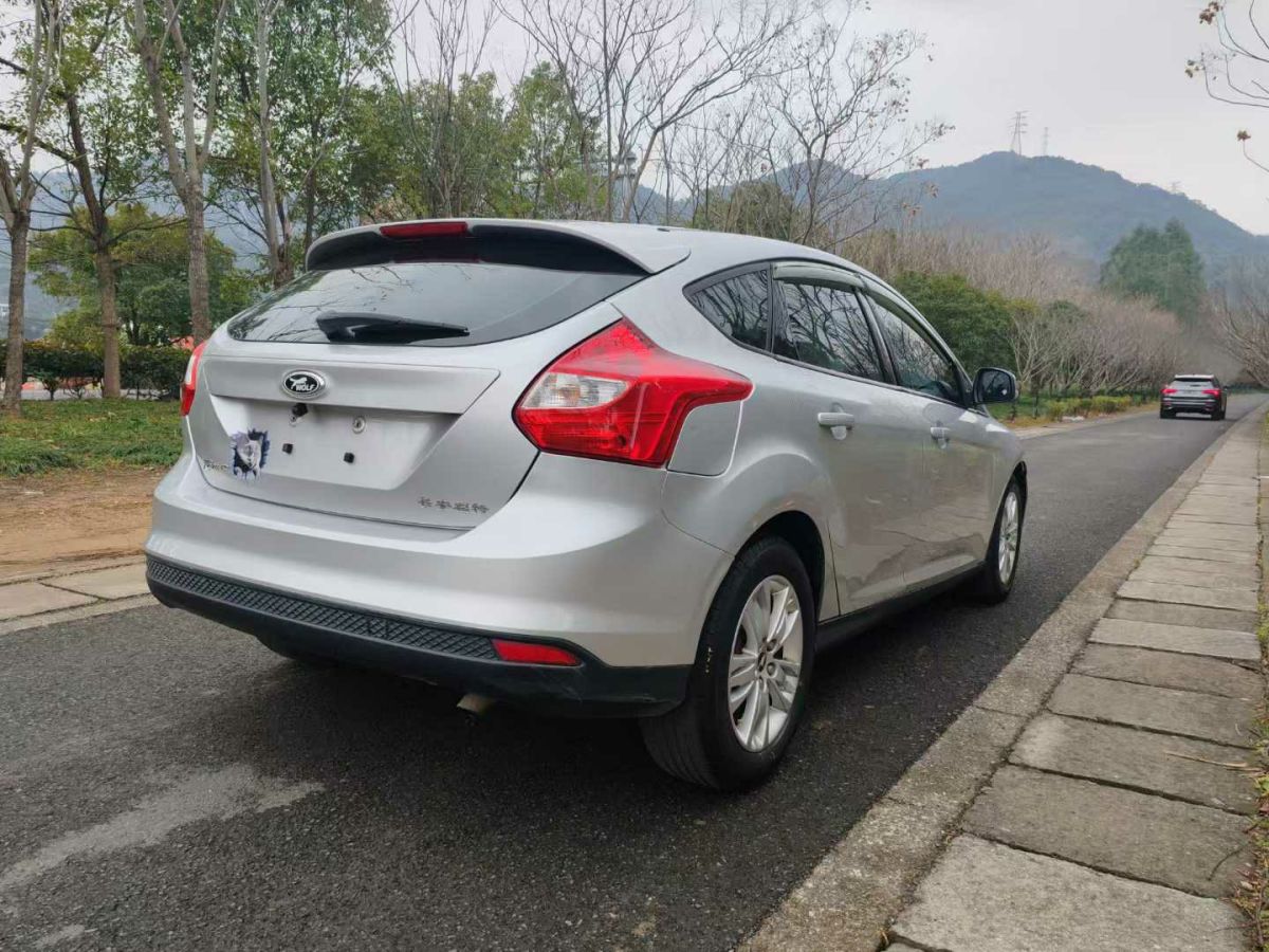 福特 ?？怂? 2013款 三廂經(jīng)典 1.8L 自動基本型圖片