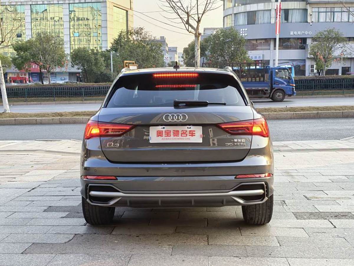 奧迪 奧迪Q3  2019款  35 TFSI 進(jìn)取動感型圖片