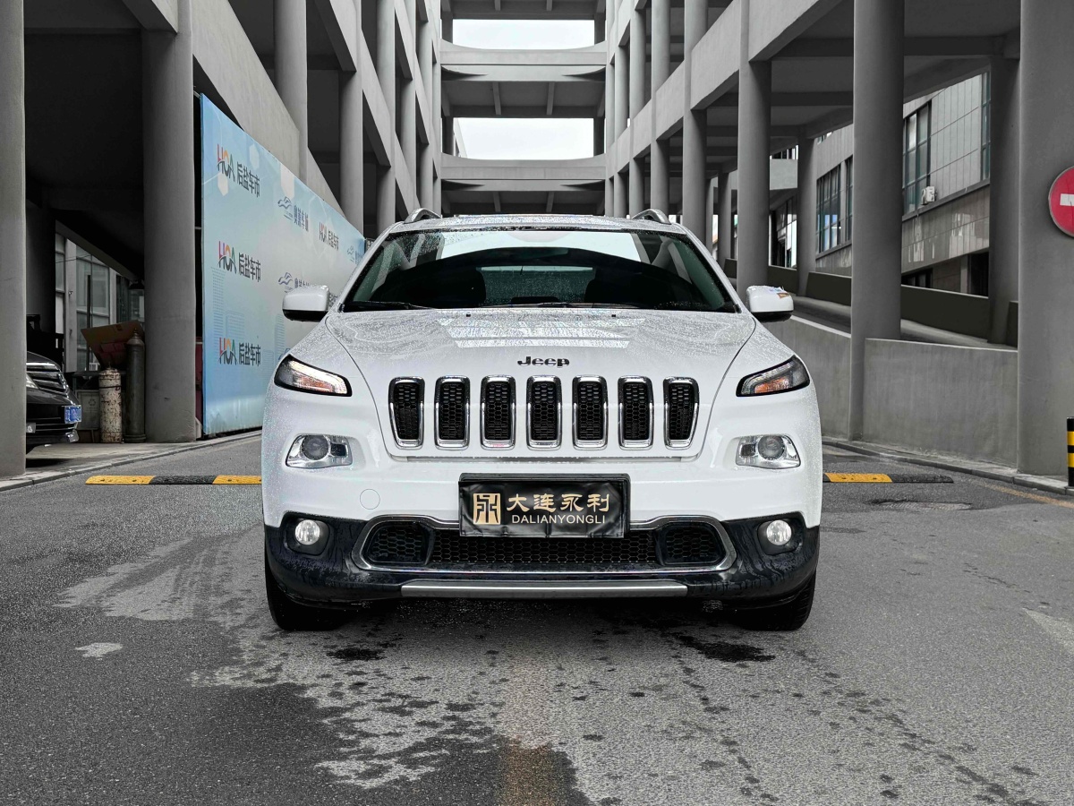 Jeep 自由光  2017款 2.0L 優(yōu)越版圖片