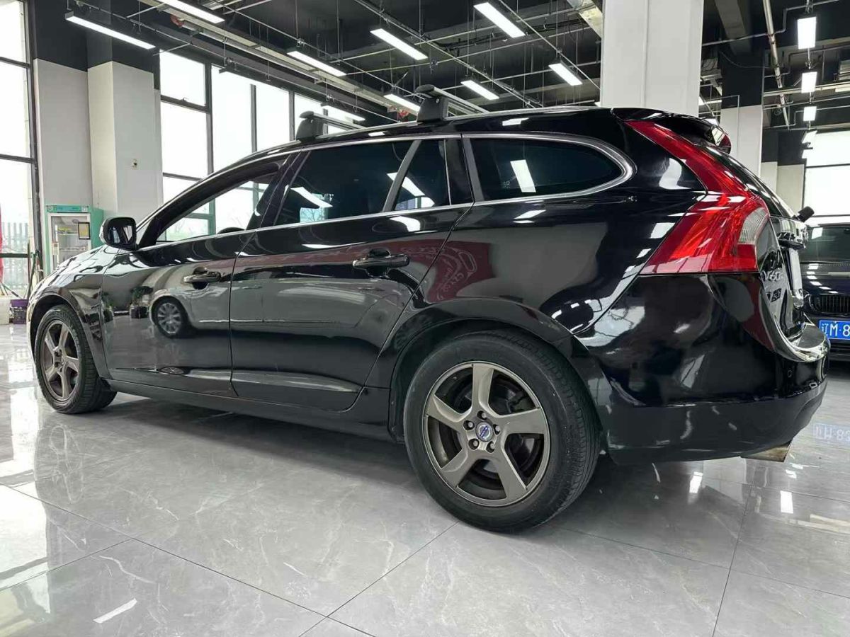 沃爾沃 V60  2012款 T6 AWD 個性運(yùn)動版圖片