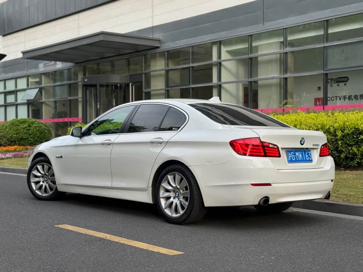 寶馬 寶馬5系  2011款 535i 領(lǐng)先運(yùn)動(dòng)型圖片
