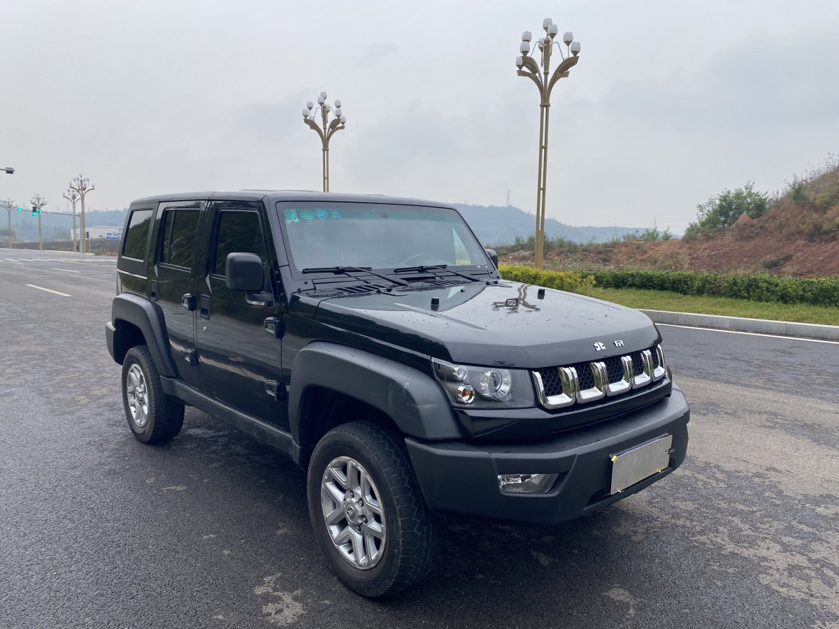 北京 BJ40  2016款 40L 2.0T 手动四驱尊贵版图片