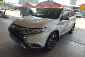 歐藍(lán)德 三菱 2.0L 兩驅(qū)暢享版 5座 國(guó)VI
