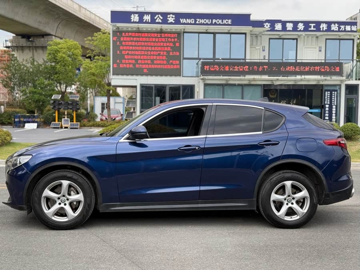 阿爾法·羅密歐 Stelvio  2017款 2.0T 200HP 精英版圖片