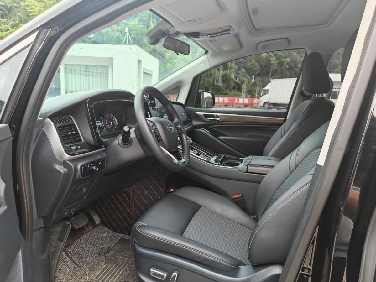 廣汽傳祺 M8  2024款 領(lǐng)秀系列 390T 尊享版圖片