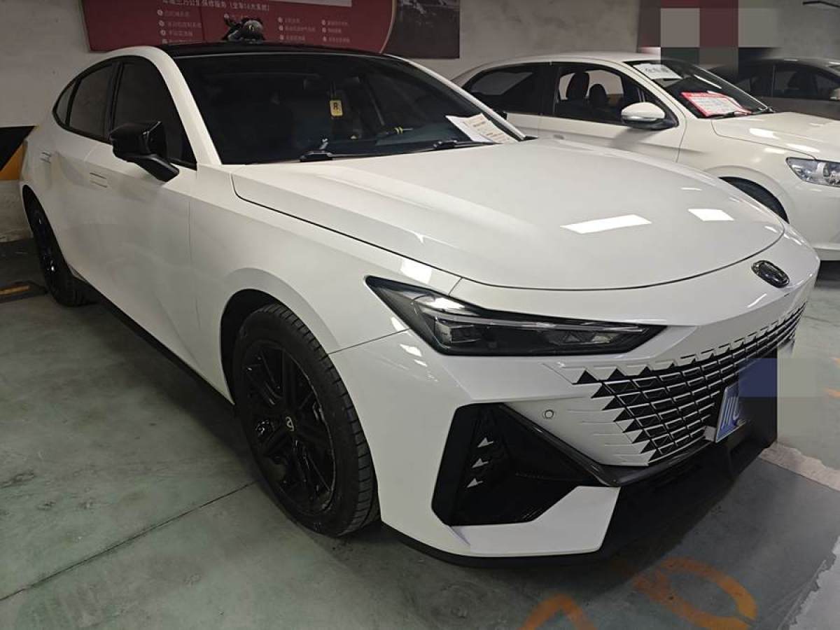 長(zhǎng)安 長(zhǎng)安UNI-V  2022款 1.5T 智慧領(lǐng)航型圖片