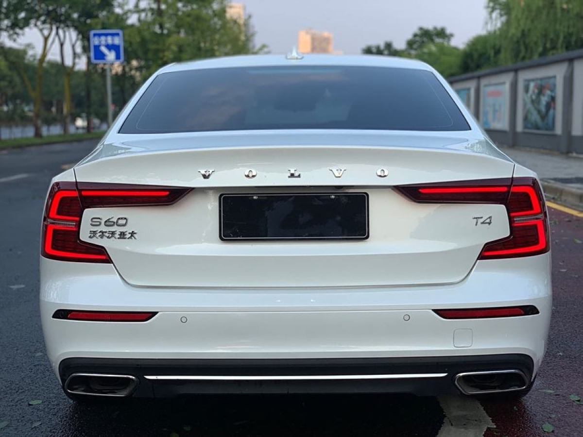 沃爾沃 S60L  2021款 T4 智逸豪華版圖片