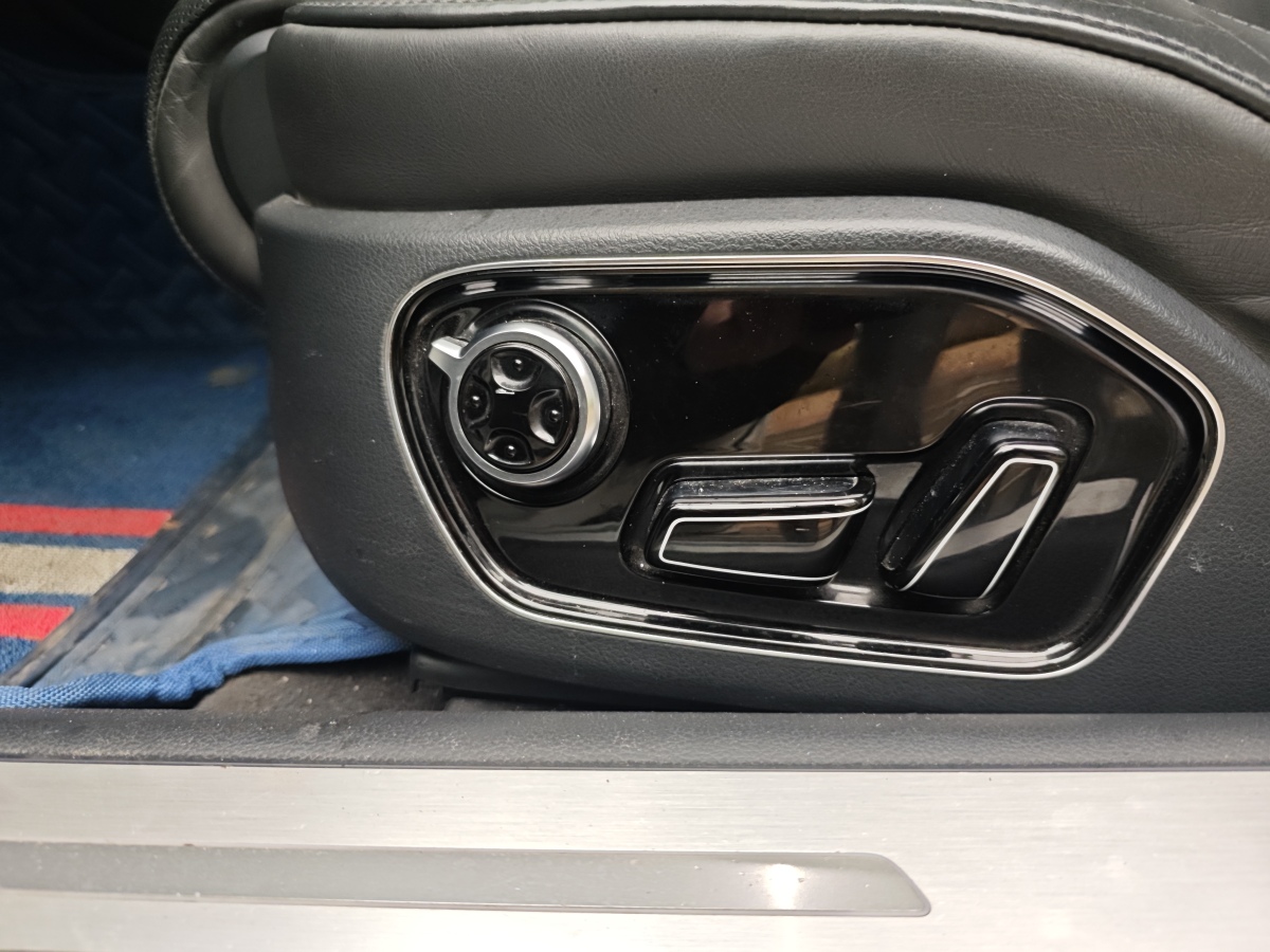 奧迪 奧迪A8  2012款 A8L 50 TFSI quattro尊貴型圖片
