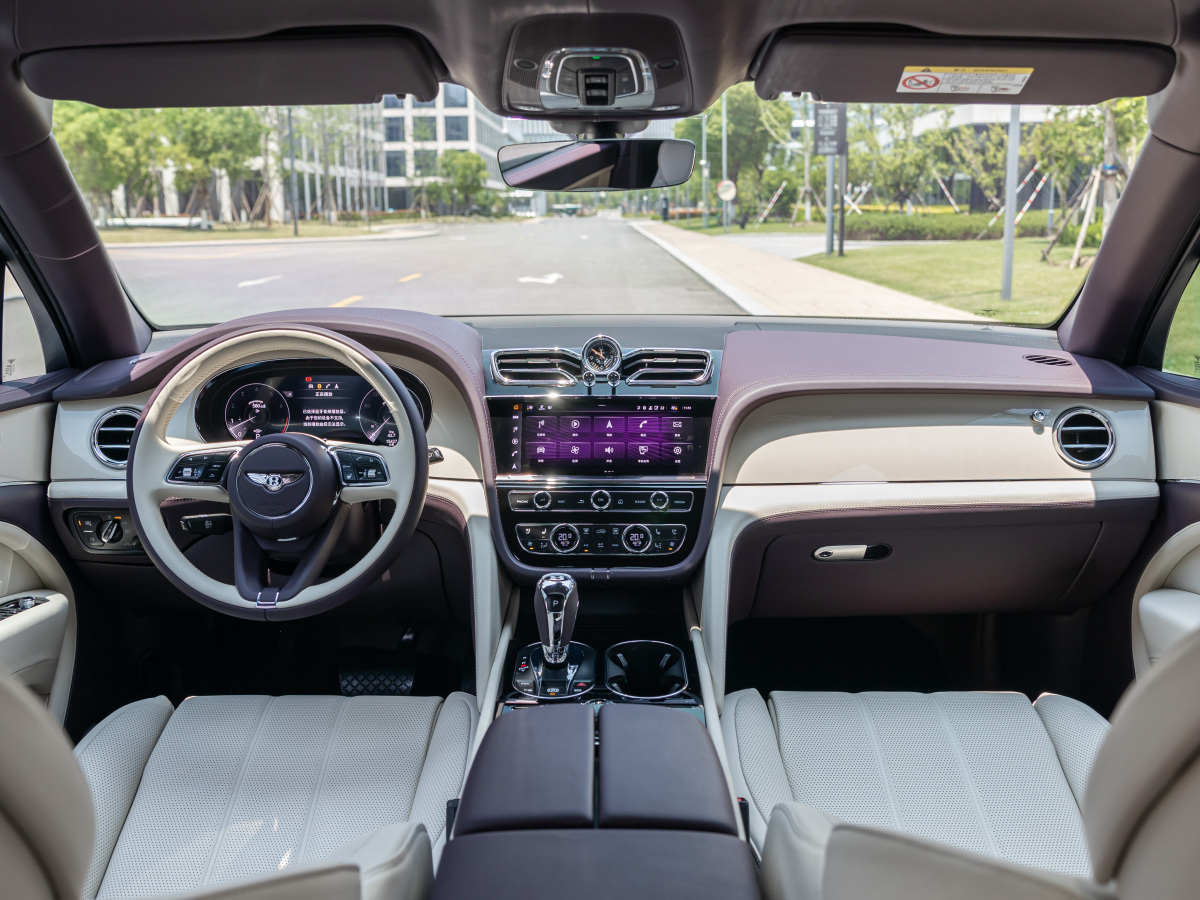 賓利 添越  2023款 4.0T V8 長軸距版圖片