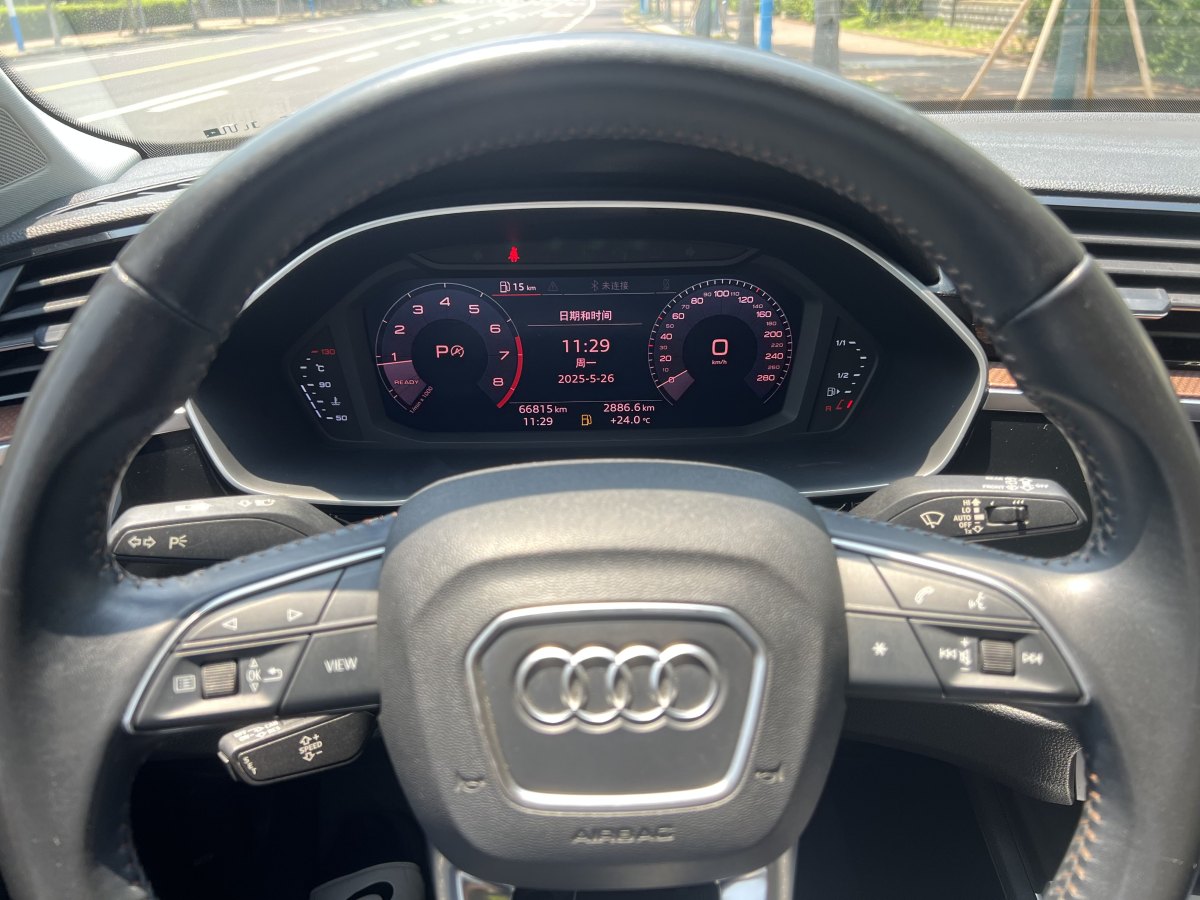 奧迪 奧迪Q3  2024款 35 TFSI 時(shí)尚動感型圖片