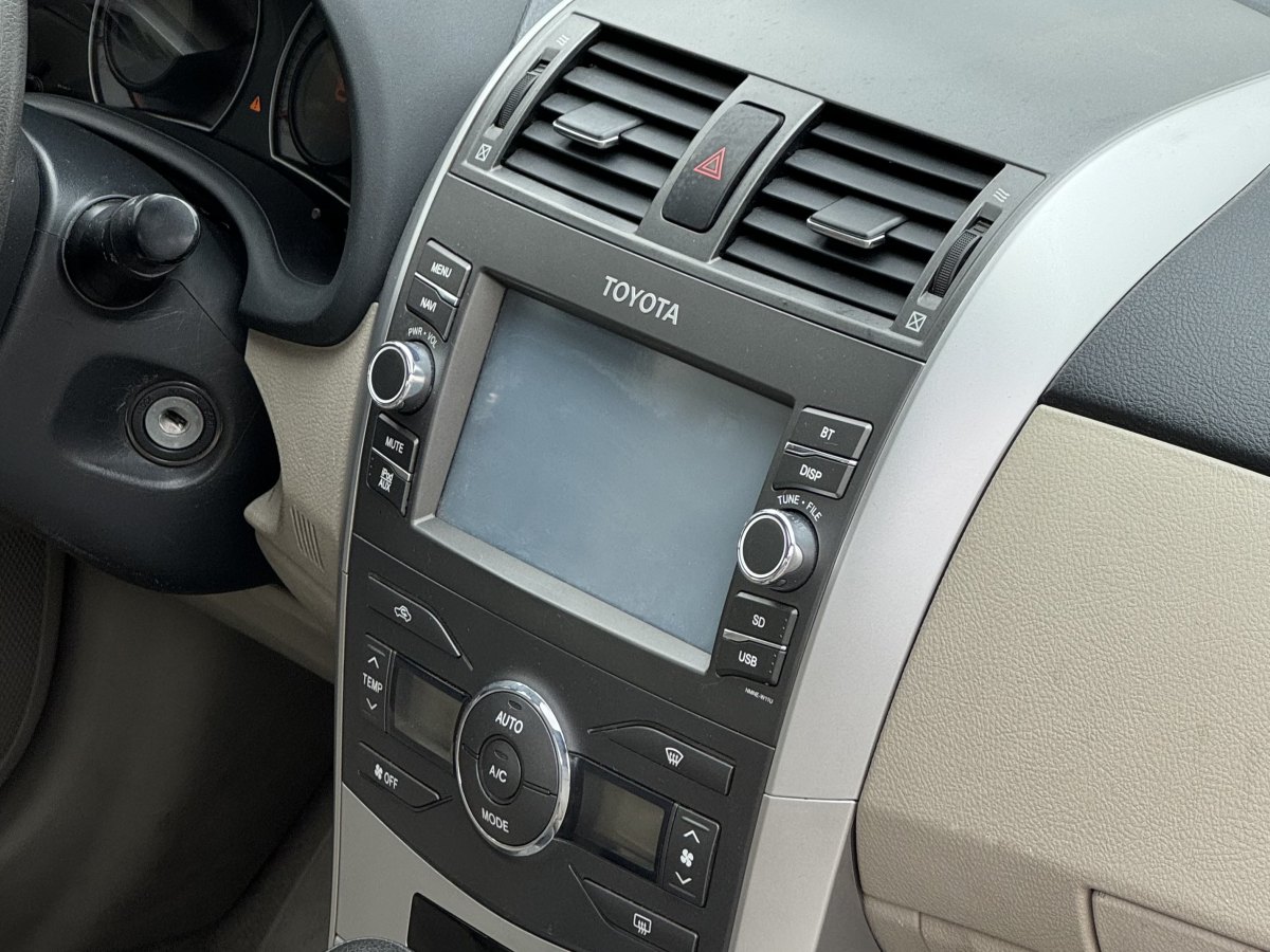 丰田 卡罗拉  2013款 特装版 1.8L CVT至酷版GL-i图片
